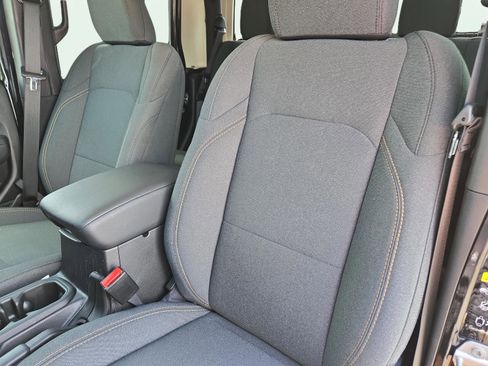 New 2025 Jeep Gladiator Sport image 16