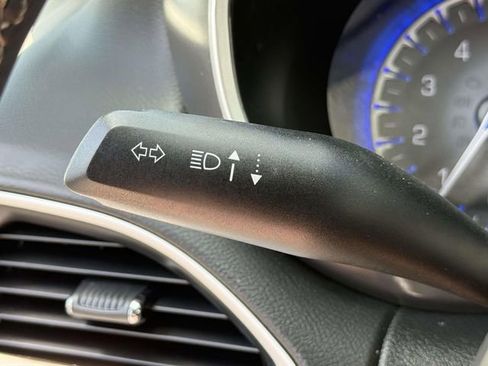 Used 2024 Chrysler Pacifica Touring-L FWD image 21