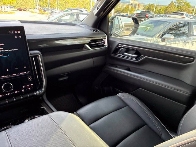 Used 2025 GMC Yukon Elevation w/ LPO, Elevation Black Package AWD/4WD image 29
