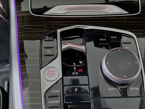 Used 2024 BMW X5 sDrive40i w/ M Sport Package image 24