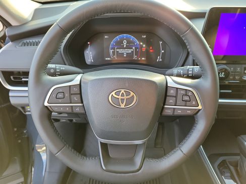 Certified 2025 Toyota Grand Highlander AWD image 24