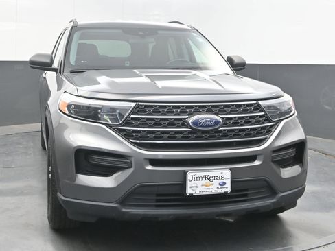 Used 2022 Ford Explorer XLT AWD/4WD image 2