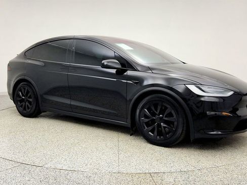 Used 2022 Tesla Model X AWD w/ 6 Seat Interior image 3