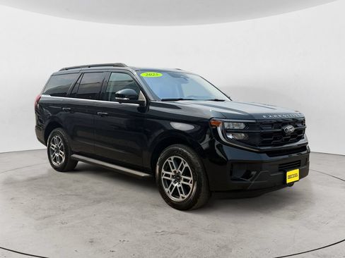 Certified 2025 Ford Expedition Active AWD/4WD image 3