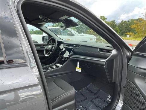 Certified 2026 Jeep Grand Cherokee Laredo RWD image 35