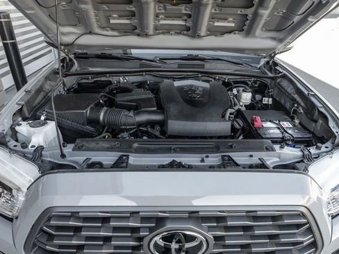 Used 2020 Toyota Tacoma TRD Sport w/ Technology Package image 15