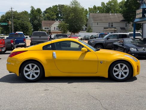 Used 2005 Nissan 350Z Touring RWD image 4