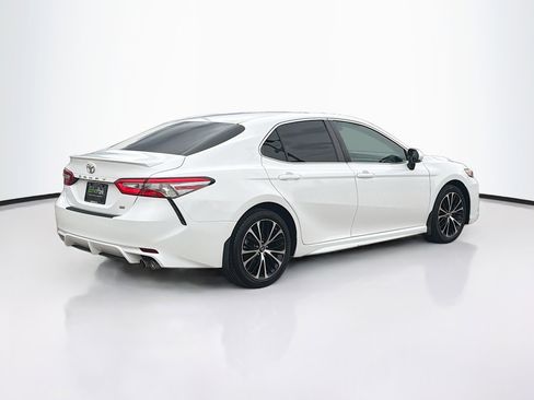 Used 2018 Toyota Camry SE w/ Moonroof Package image 9