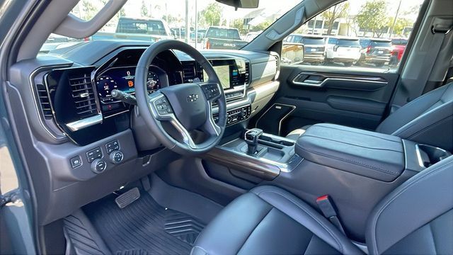 Used 2025 Chevrolet Silverado 1500 LT Trail Boss w/ LT Trail Boss Premium Package AWD/4WD image 12