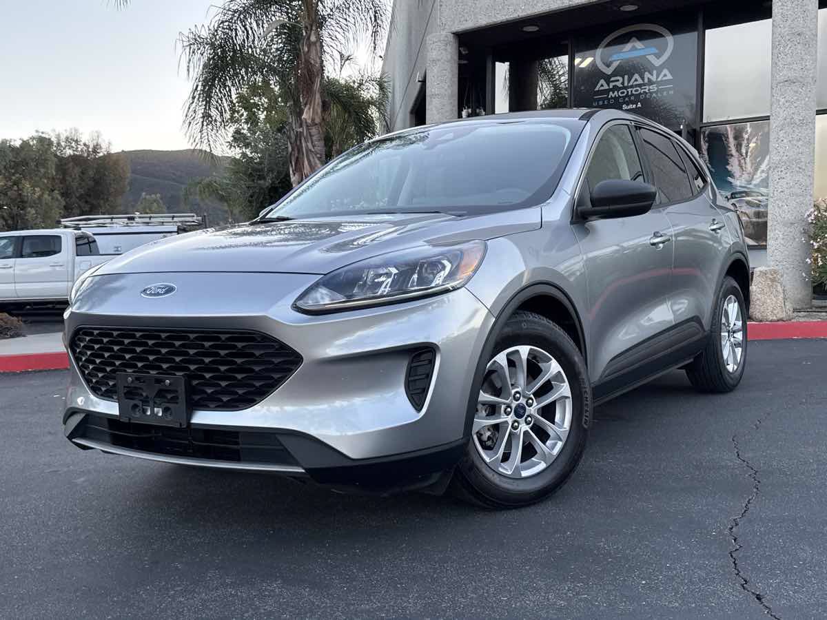 Used 2022 Ford Escape SE FWD image 2