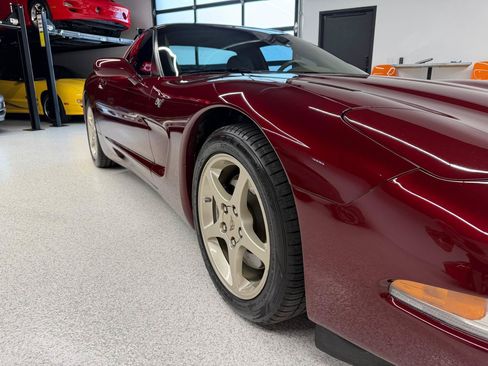 Used 2003 Chevrolet Corvette Coupe w/ Preferred Equipment Group RWD image 26