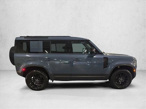 Used 2025 Land Rover Defender 110 S AWD/4WD image 4