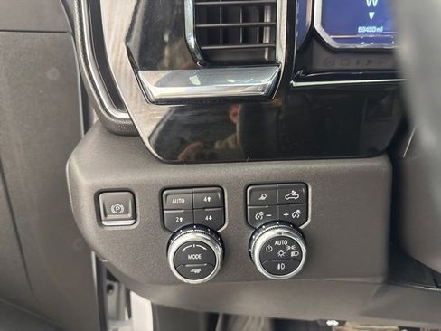 Used 2023 GMC Sierra 1500 SLT w/ SLT Premium Package image 28