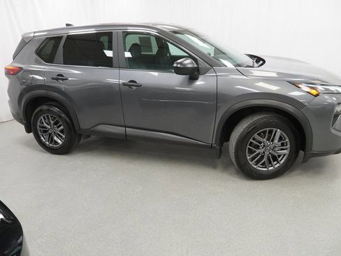 Used 2025 Nissan Rogue S image 9