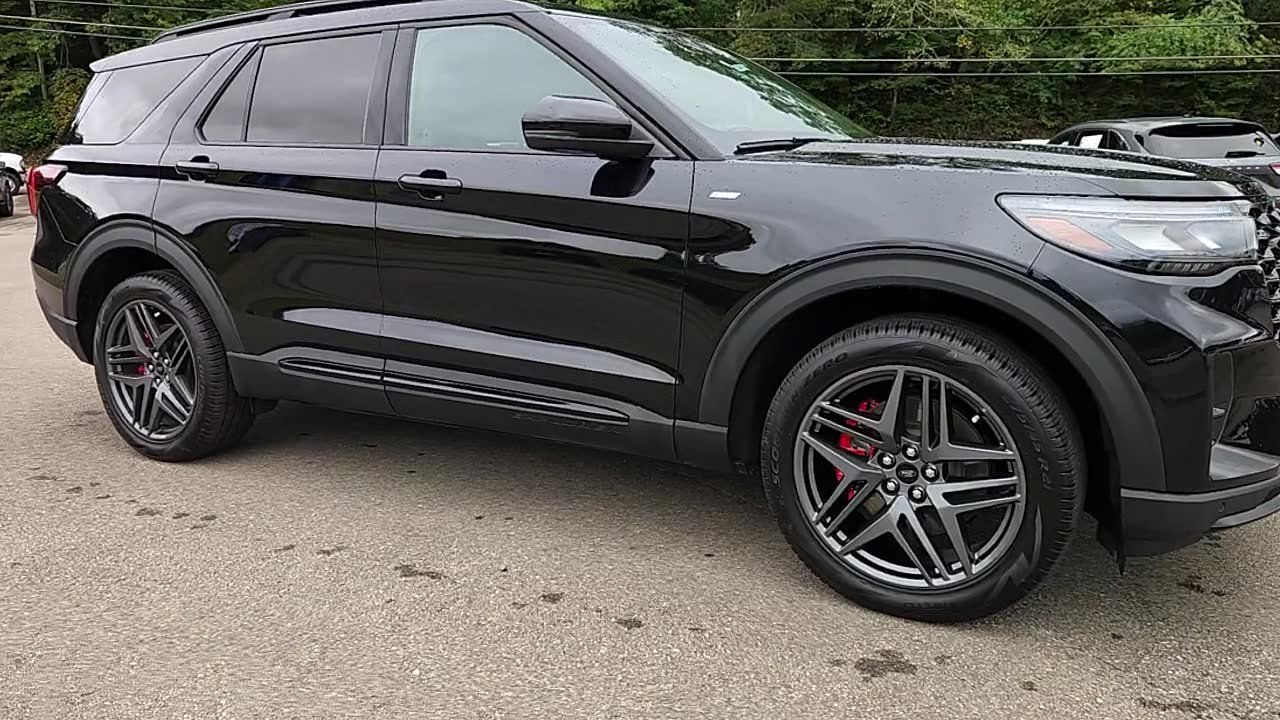 Used 2025 Ford Explorer ST-Line w/ Premium Package AWD/4WD image 8