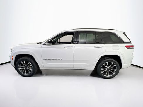 Used 2022 Jeep Grand Cherokee Overland w/ Luxury Tech Group IV AWD/4WD image 8