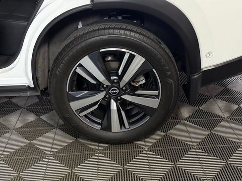 Used 2024 Nissan Rogue SL w/ SL Premium Package FWD image 12