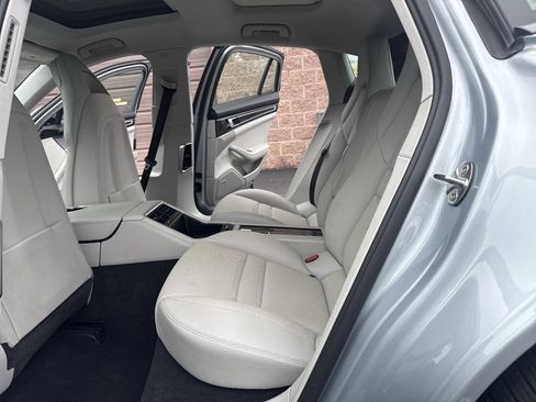Used 2019 Porsche Panamera w/ Premium Package Plus RWD image 31