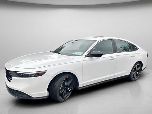 Used 2023 Honda Accord Sport image 2