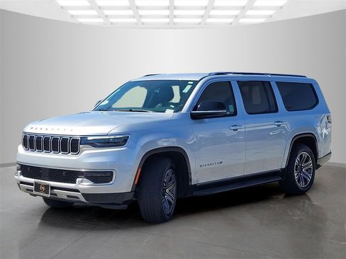 Used 2023 Jeep Wagoneer L Series II image 8