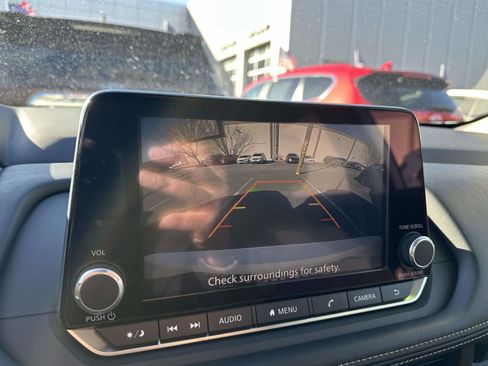 Used 2025 Nissan Rogue S image 24