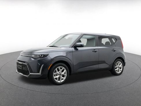 Used 2025 Kia Soul LX w/ LX Technology Package FWD image 3