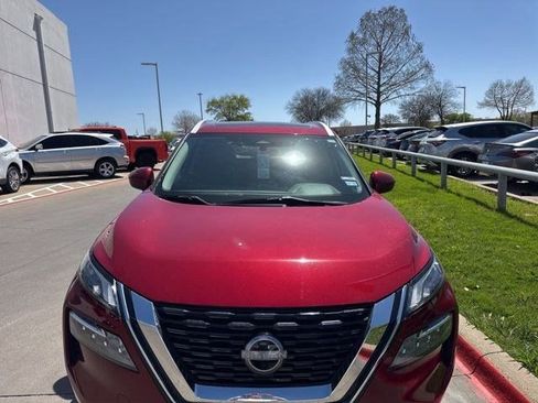 Used 2023 Nissan Rogue SV w/ SV Premium B Package image 3