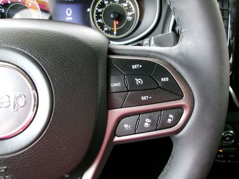 Used 2022 Jeep Cherokee Limited image 11