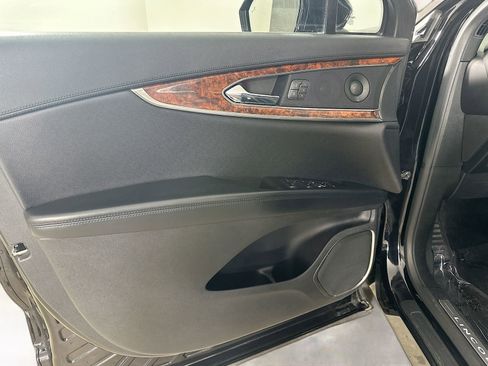 Used 2019 Lincoln Nautilus Reserve AWD/4WD image 17