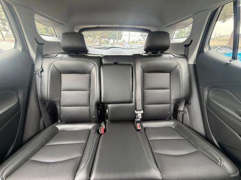 Used 2024 GMC Terrain SLT image 34