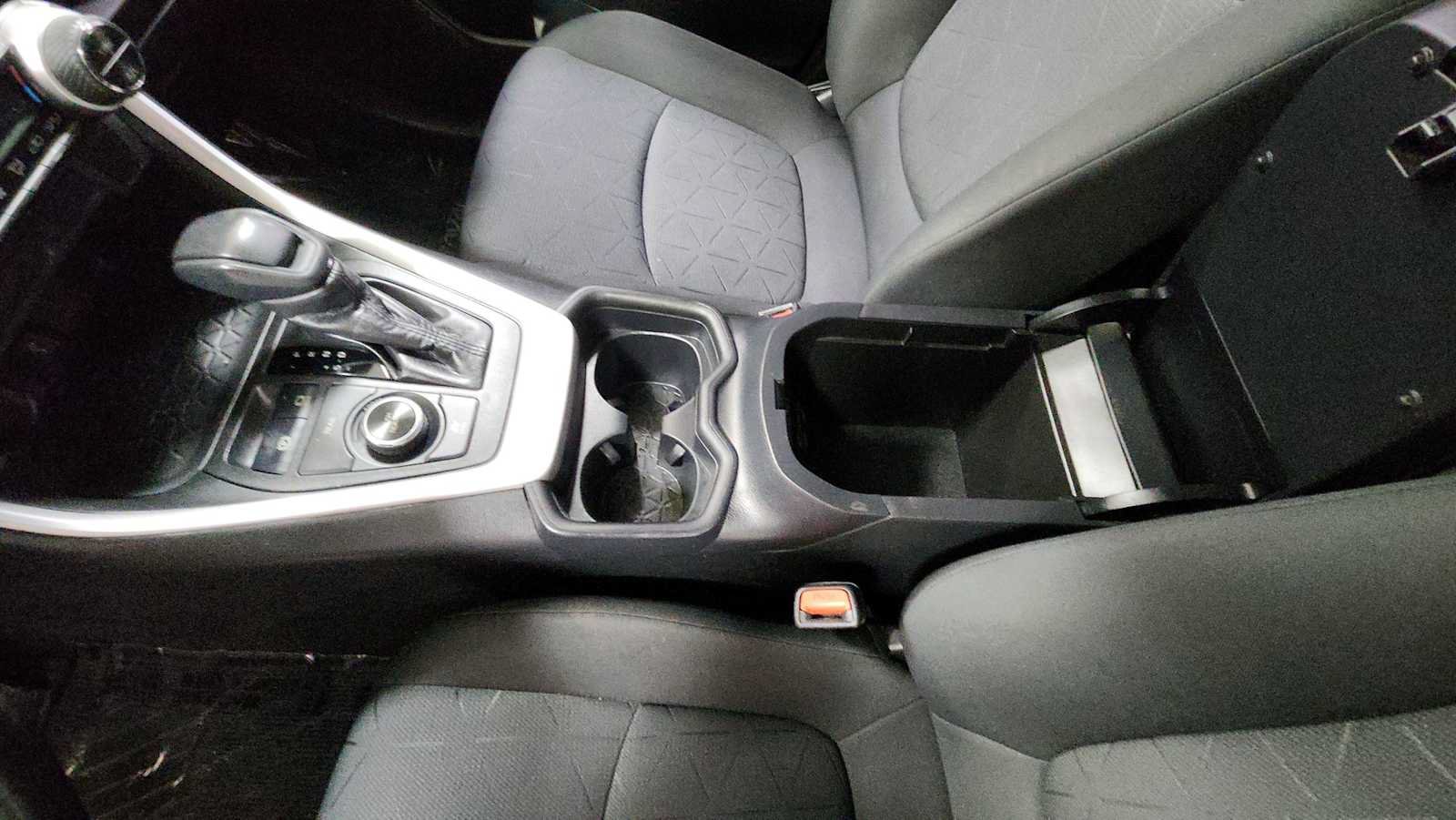 Certified 2020 Toyota RAV4 XLE w/ Carpet Mat Package AWD/4WD image 23