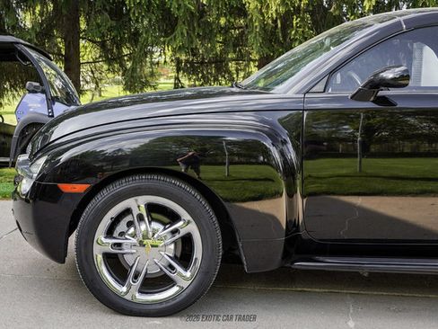 Used 2005 Chevrolet SSR w/ Preferred Equipment Group RWD image 4