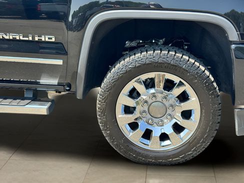 Used 2015 GMC Sierra 2500 Denali w/ Suspension Package, Off-Road AWD/4WD image 39