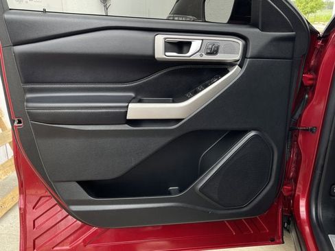 Used 2021 Ford Explorer Limited w/ Equipment Group 301A RWD image 9