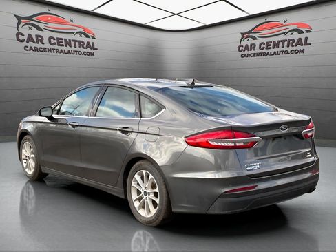Used 2020 Ford Fusion SE image 3