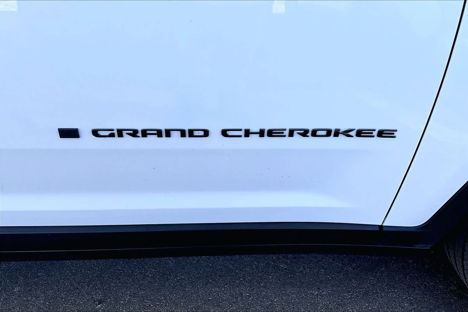 Used 2025 Jeep Grand Cherokee L Altitude RWD image 10