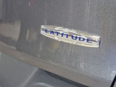 Used 2017 Jeep Cherokee Latitude w/ Comfort/Convenience Group image 20