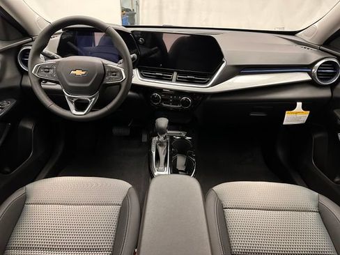 New 2026 Chevrolet Trax LT w/ LT Convenience Package FWD image 7