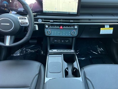 New 2025 Hyundai Tucson Limited image 11