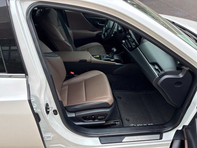Used 2024 Lexus ES 350 w/ Premium Package FWD image 11
