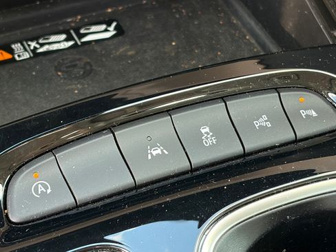 Used 2022 Buick Envision Avenir w/ Technology Package II FWD image 29