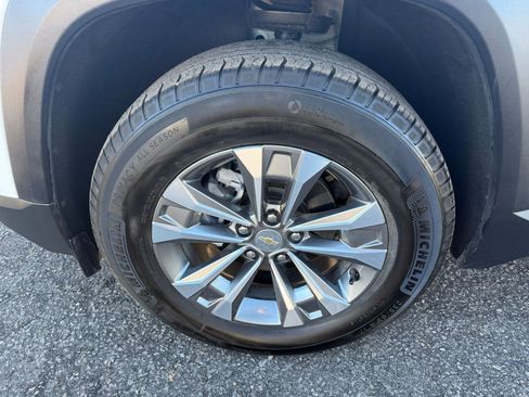 Used 2025 Chevrolet Equinox LT image 28