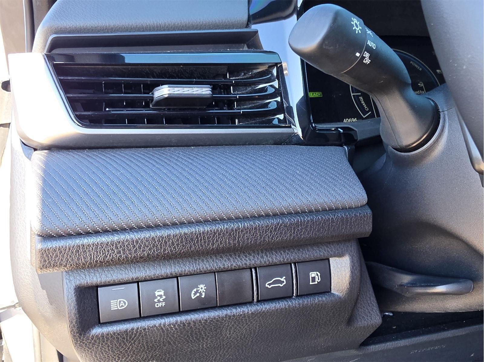 Used 2025 Toyota Camry SE FWD image 18