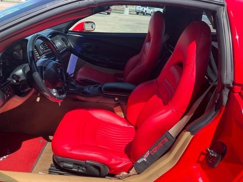 Used 2000 Chevrolet Corvette Coupe w/ Roof Pkg RWD image 18