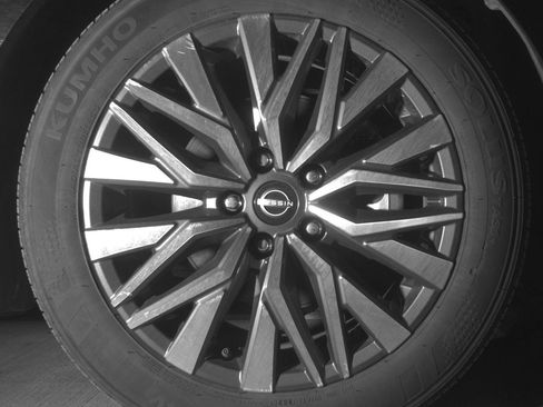 Used 2025 Nissan Altima 2.5 SV FWD image 13
