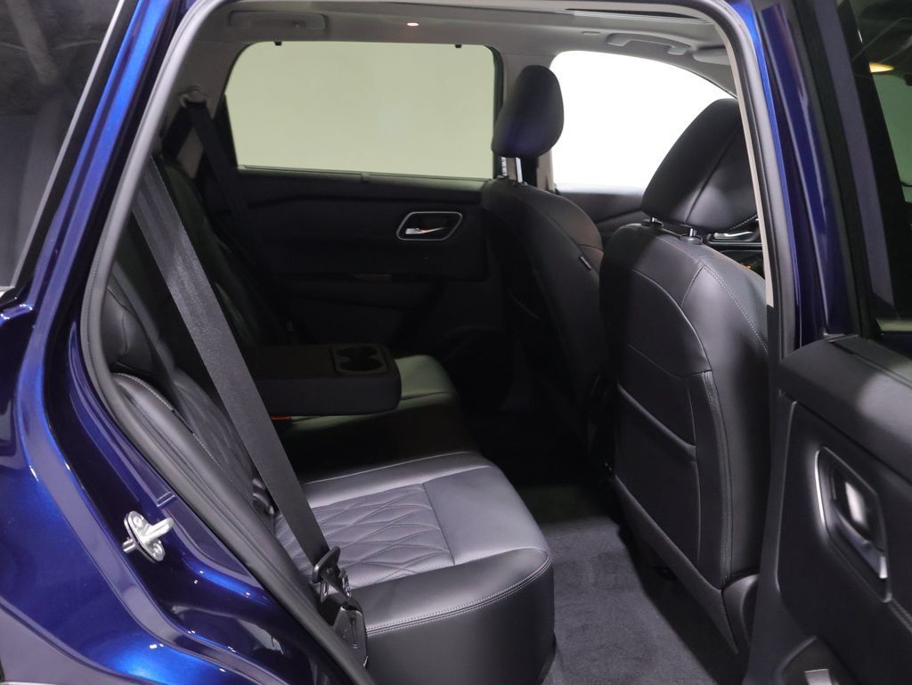 Used 2025 Nissan Rogue Platinum w/ Platinum Premium Package AWD/4WD image 18