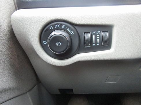 Used 2024 Chrysler Pacifica Touring-L image 12