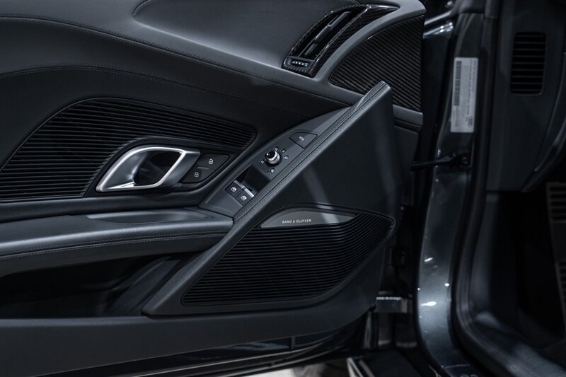 Used 2018 Audi R8 V10 RWD image 24