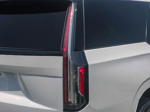 Used 2024 Cadillac Escalade ESV Sport w/ LPO, ONYX Package AWD/4WD image 10