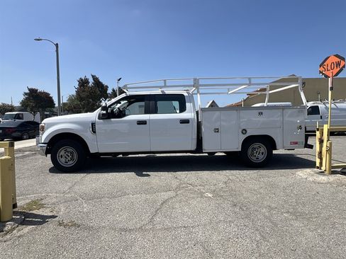 Used 2022 Ford F250 XL w/ Power Equipment Group RWD image 4